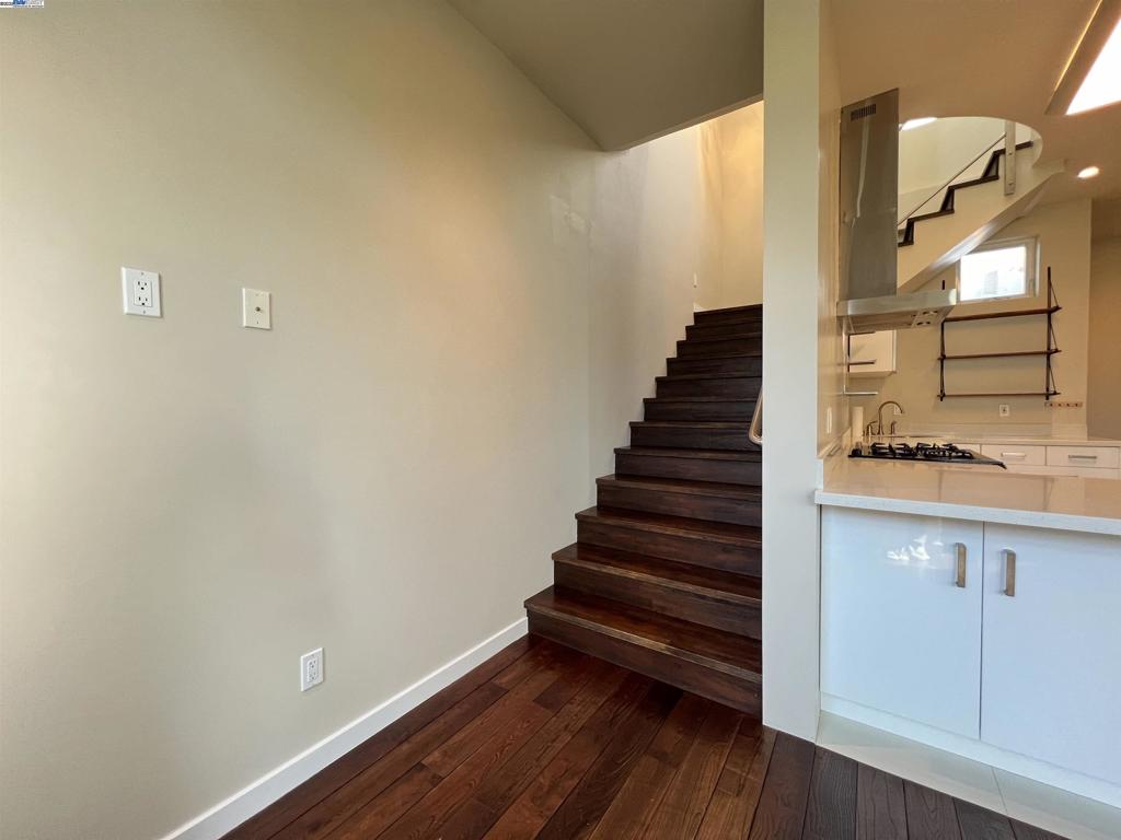 Residential Lease for rent at 317 Cortland Ave, San Francisco, San Francisco County CA featuring 2 beds and 2 baths