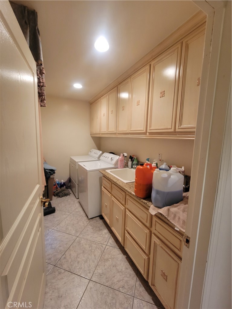 Residential Lease for rent at 8009 Rose Street, Paramount CA featuring 1 bed and 1 bath