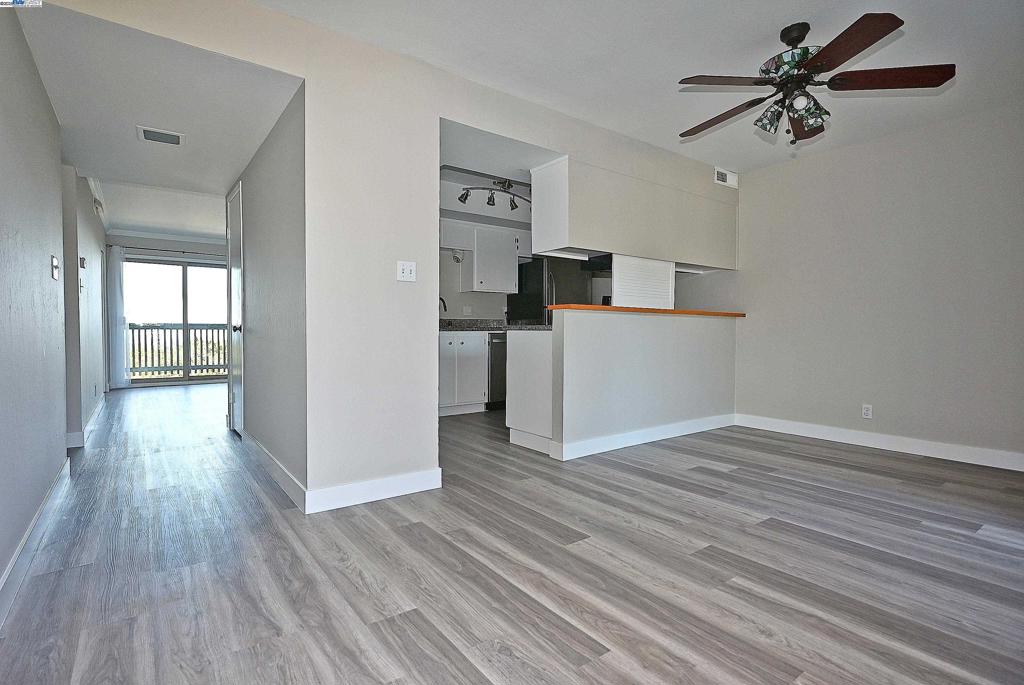 Residential for sale at 19100 Crest Ave 23, Castro Valley CA featuring 2 beds and 1 bath