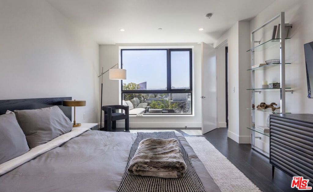Residential for sale at 724 N Croft Avenue 307, Los Angeles CA featuring 1 bed and 2 baths