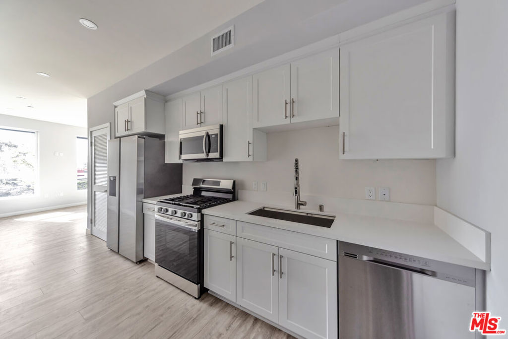 Residential Income for sale at 5506 THORNBURN Street, Los Angeles CA featuring 31 beds and 24 baths