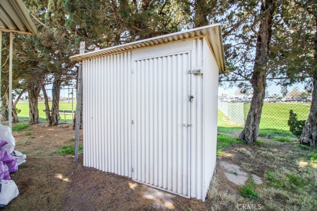 Manufactured In Park for sale at 21922 Ottawa 16, Apple Valley CA featuring 2 beds and 1 bath