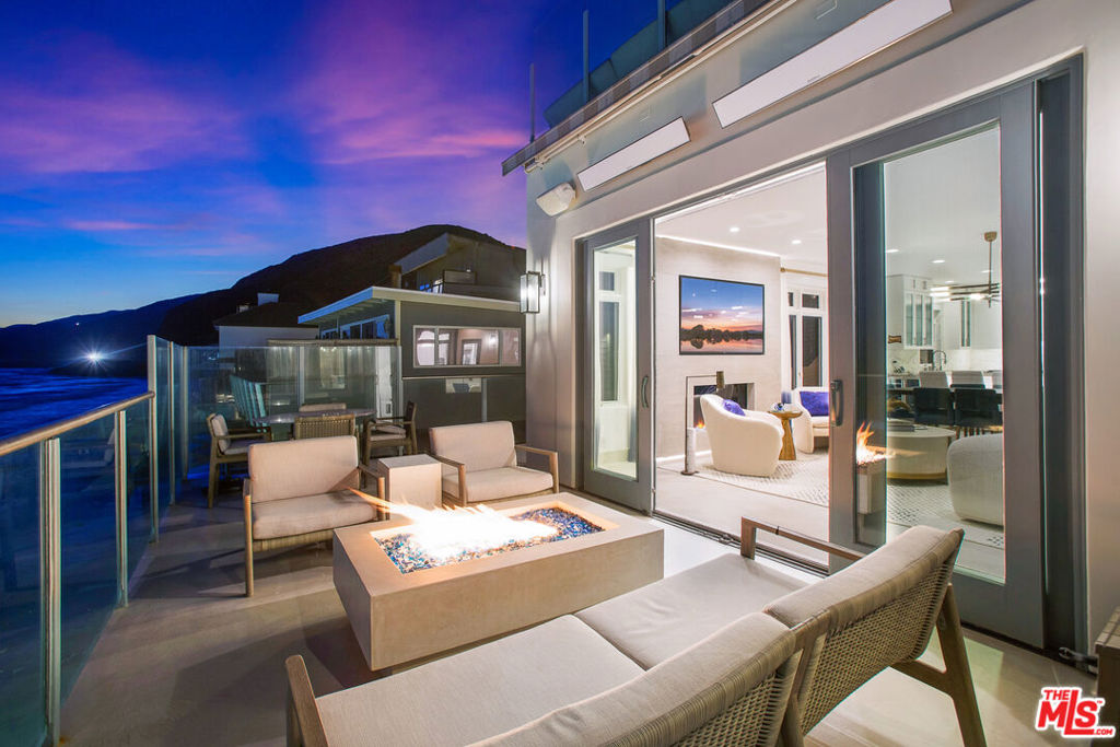 Residential Lease for rent at 42580 PACIFIC COAST Highway, Malibu CA featuring 3 beds and 4 baths