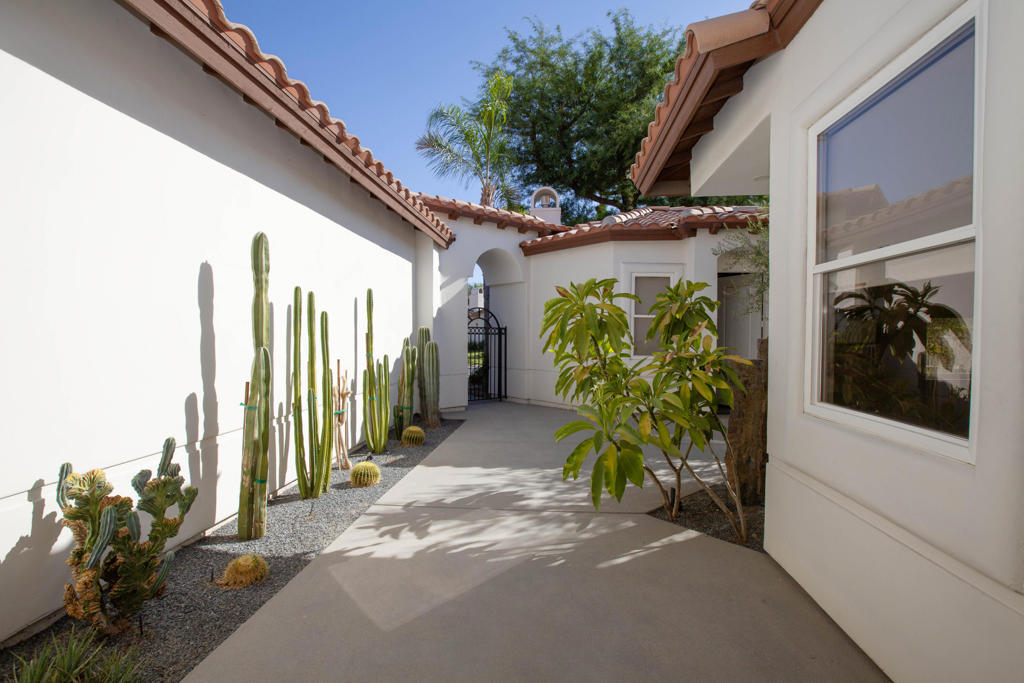 Residential Lease for rent at 79030 ViA San Clara, La Quinta CA featuring 4 beds and 5 baths