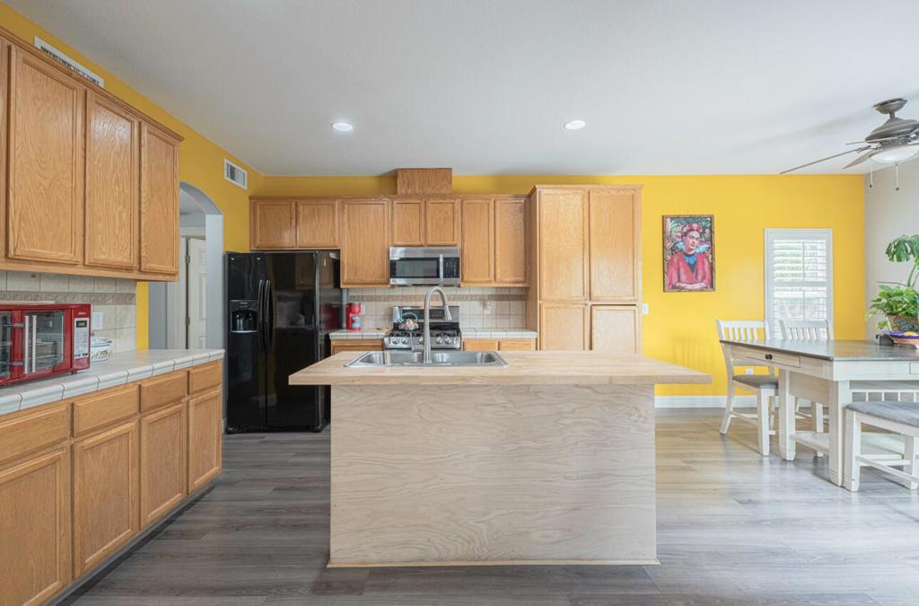 Active for sale at Los Banos, CA, Los Banos, CA CA and 4 baths