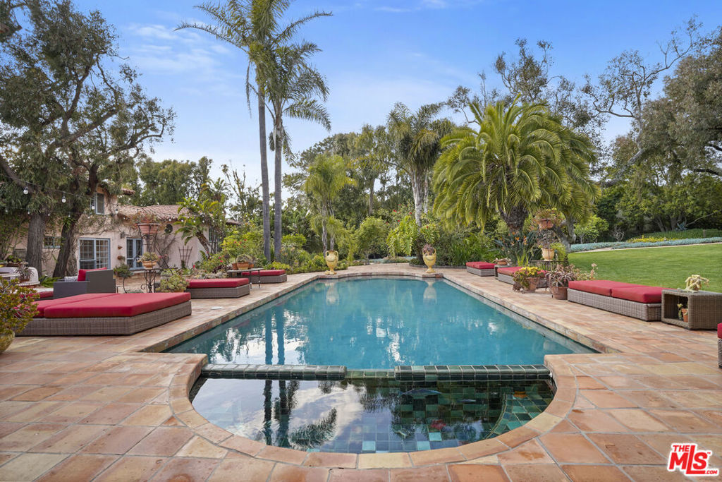 Residential Lease for rent at 7332 Birdview Avenue, Malibu CA featuring 6 beds and 6 baths