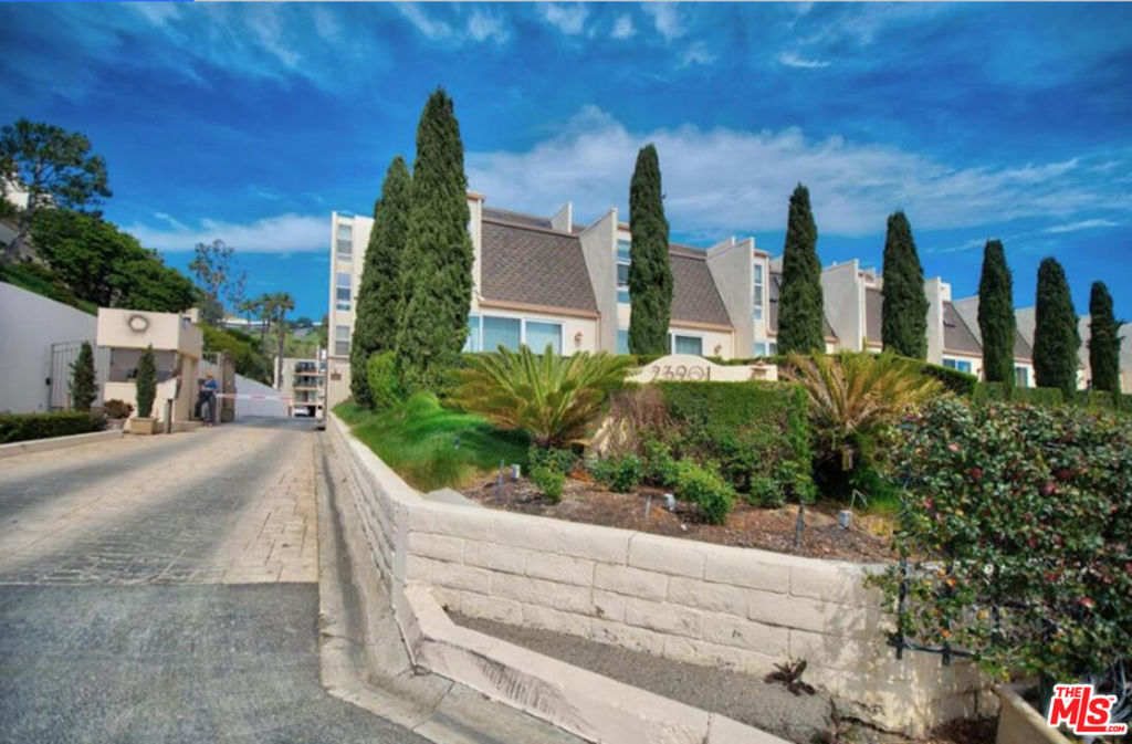 Residential Lease for rent at 23901 CIVIC CENTER Way 240, Malibu CA featuring 2 beds and 2 baths