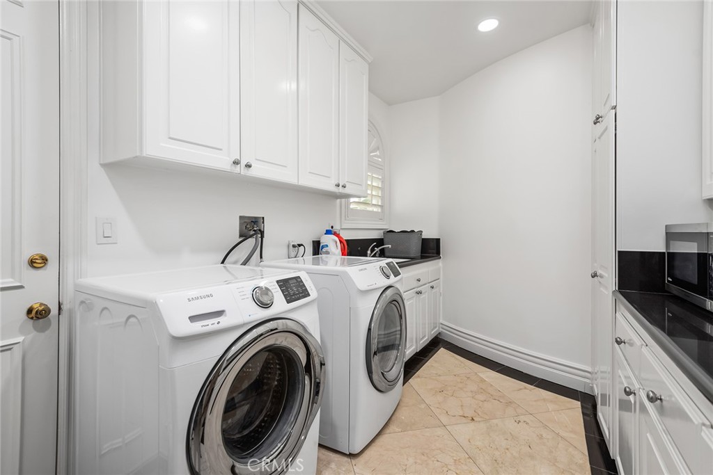 Residential Lease for rent at 5267 Newcastle Lane, Calabasas CA featuring 6 beds and 6 baths