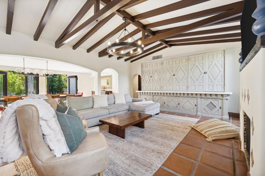 Residential Lease for rent at 435 W Vereda Sur, Palm Springs CA featuring 5 beds and 5 baths