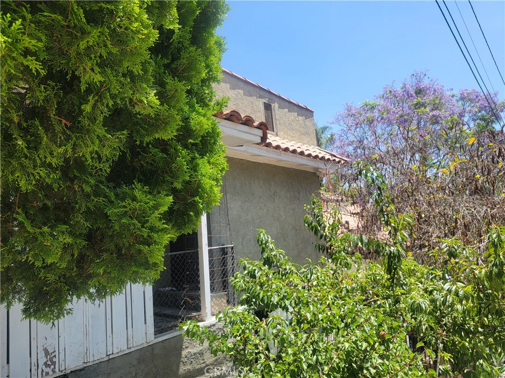 Residential for sale at 4727 College View Avenue, Los Angeles CA featuring 3 beds and 1 bath