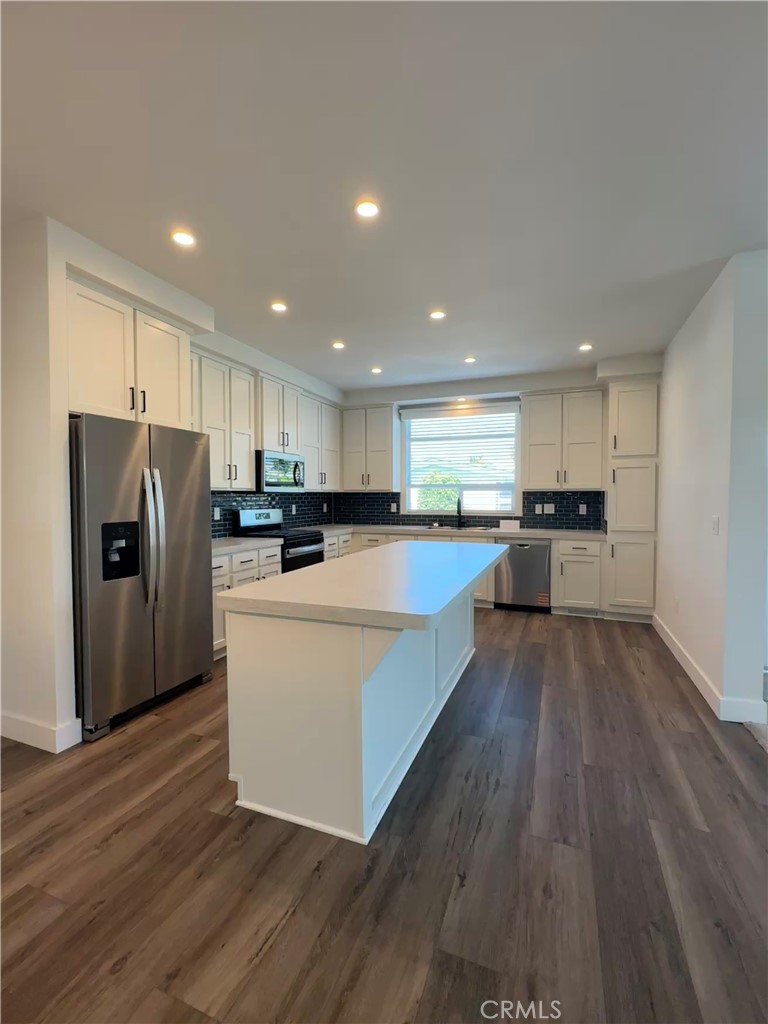 Manufactured In Park for sale at 19361 Brookhurst Street 33, Huntington Beach CA featuring 3 beds and 2 baths