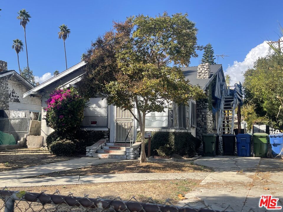 Residential for sale at 5013 N Huntington Drive, Los Angeles CA featuring 3 beds and 1 bath