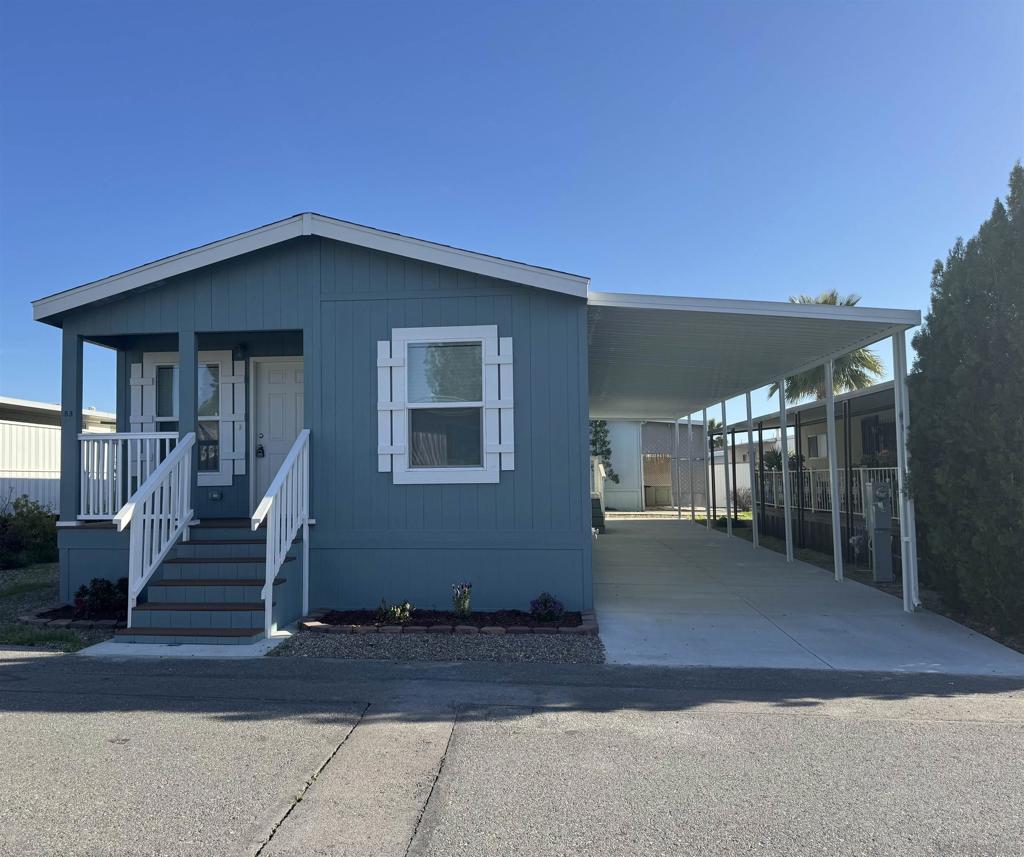 Manufactured In Park for sale at 725 W Thornton Ave 53, Hemet CA featuring 2 beds and 2 baths