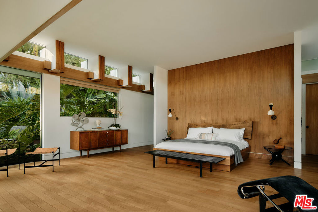 Residential for sale at 1061 Loma Vista Drive, Beverly Hills CA featuring 6 beds and 8 baths