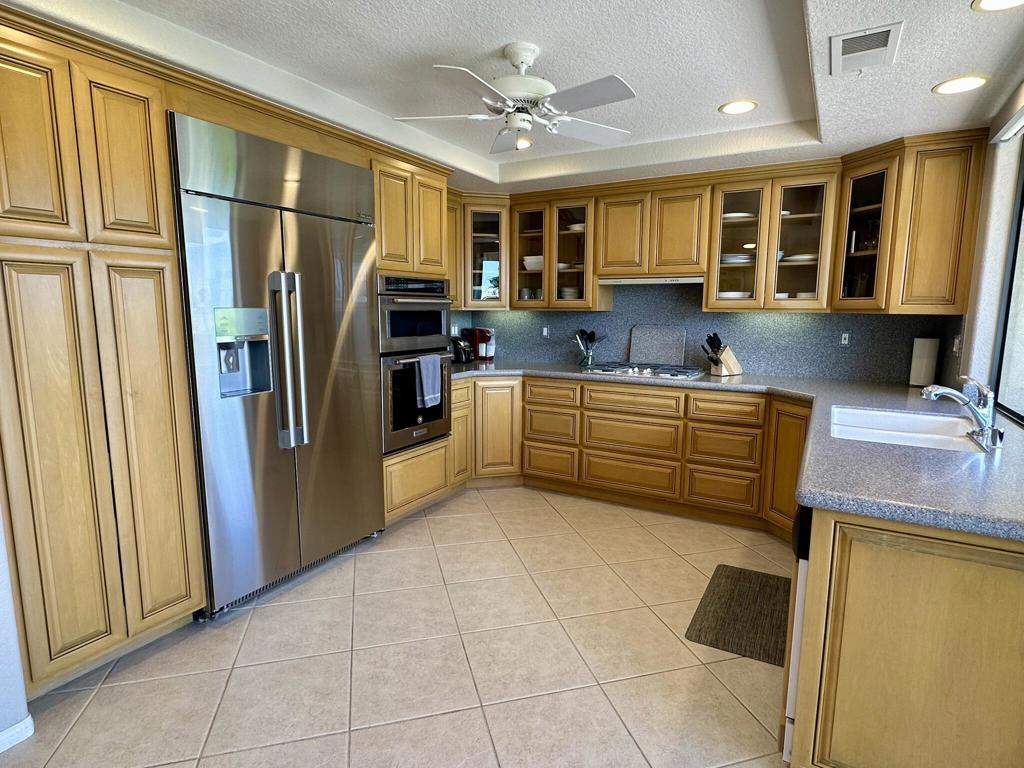 Residential Lease for rent at 264 Avenida Del Sol, Palm Desert CA featuring 2 beds and 2 baths