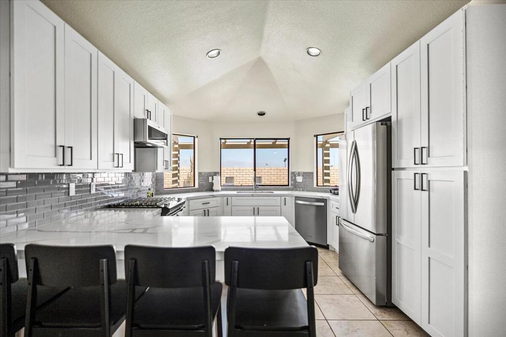 Residential Lease for rent at 41740 Jamaica Sands Drive, Bermuda Dunes CA featuring 5 beds and 2 baths