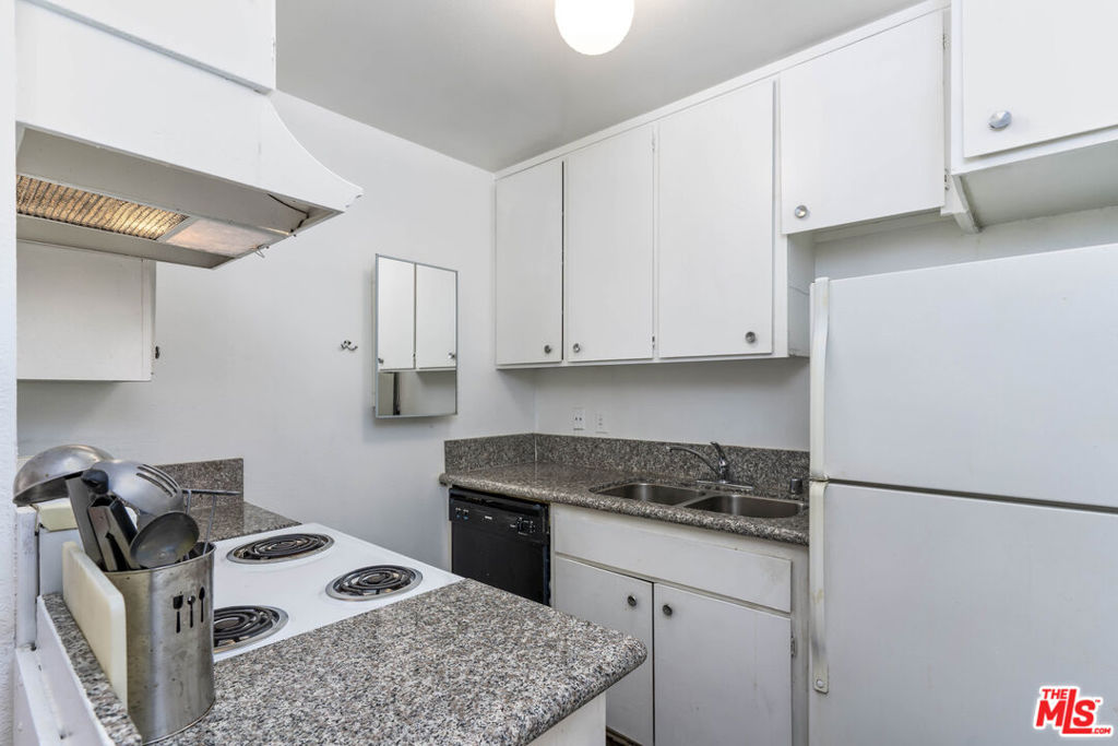 Residential for sale at 3734 S Canfield Avenue 109, Los Angeles CA featuring 1 bed and 1 bath