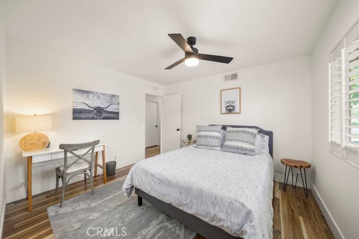 Residential for sale at 182 Gran Via, Palm Desert CA featuring 3 beds and 2 baths