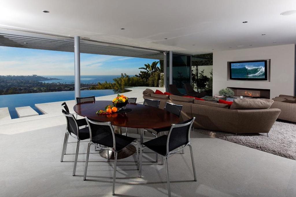 Residential Lease for rent at 2605 Calle Del Oro, La Jolla, San Diego County CA featuring 4 beds and 6 baths