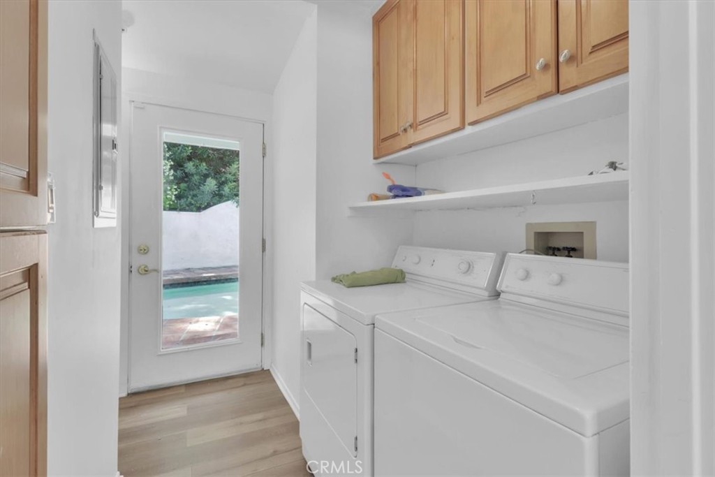 Residential Lease for rent at 9466 Hidden Valley Place, Beverly Hills CA featuring 3 beds and 3 baths