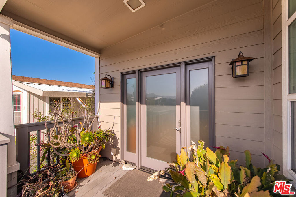 Manufactured In Park for sale at 29500 Heathercliff Road 16, Malibu CA featuring 2 beds and 2 baths