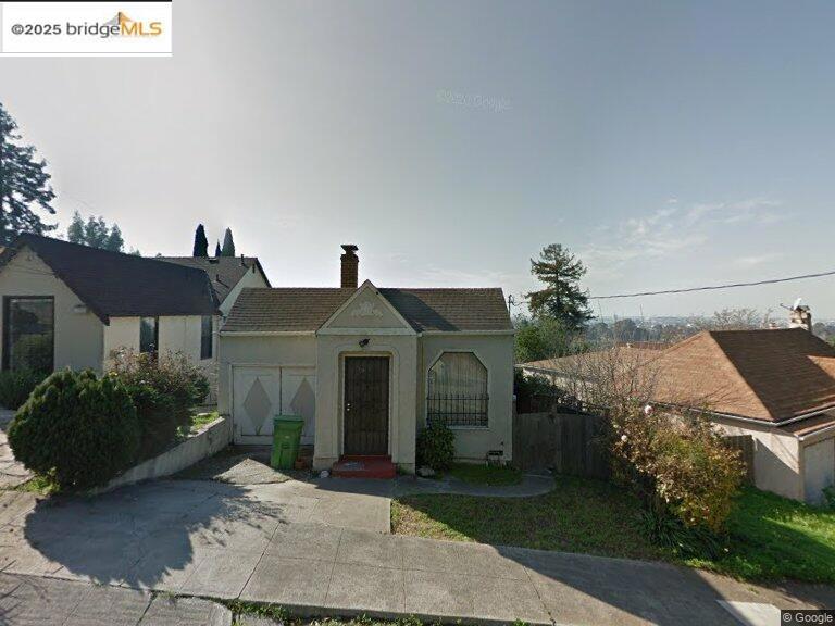 Residential for sale at 3000 Partridge Ave, Oakland CA featuring 2 beds and 1 bath