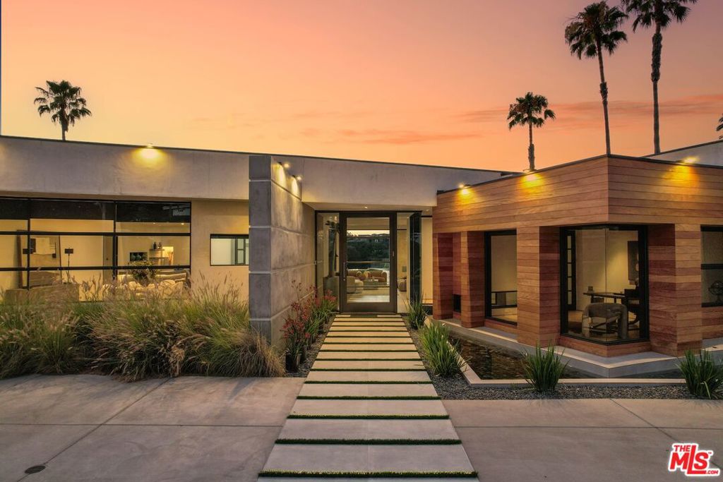 Residential Lease for rent at 455 Castle Place, Beverly Hills CA featuring 5 beds and 7 baths