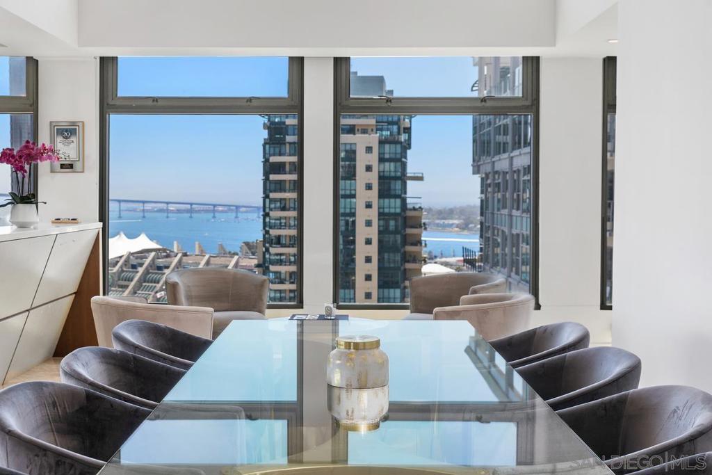 Residential Lease for rent at 645 Front St 2004, San Diego CA featuring 4 beds and 5 baths