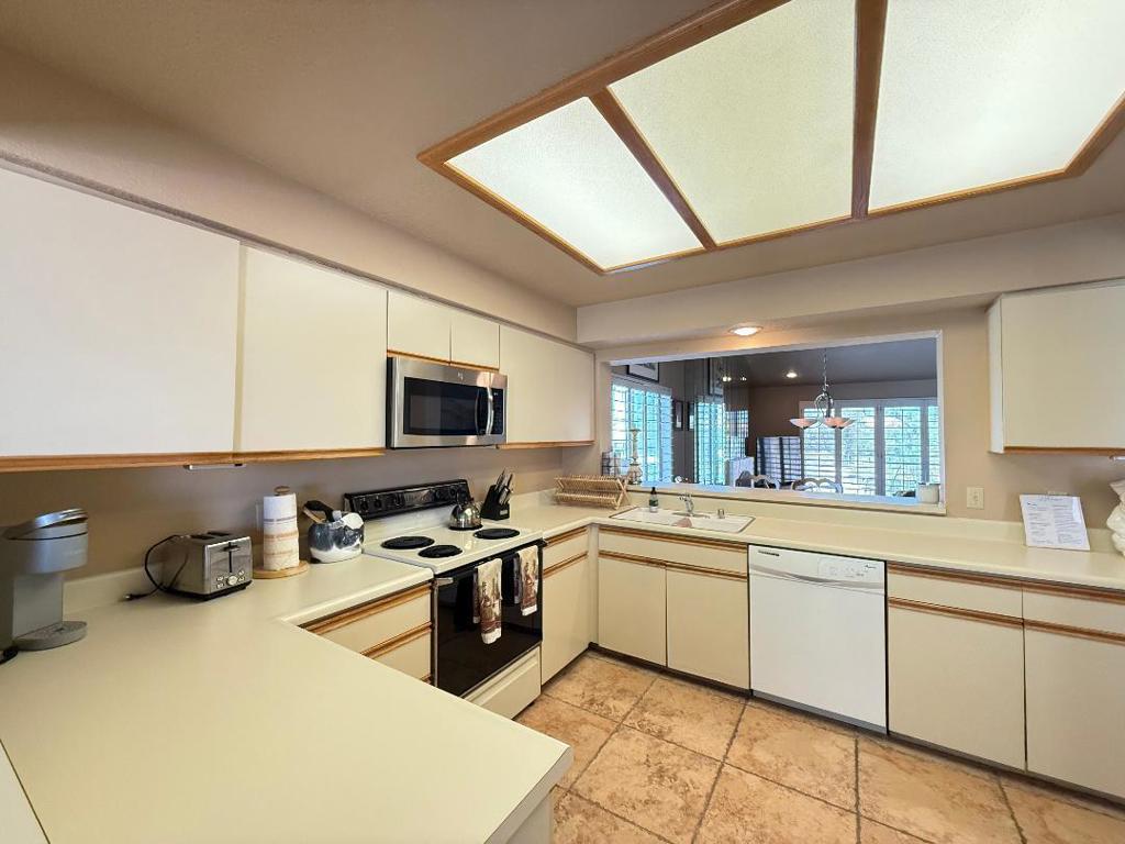 Residential Lease for rent at 688 Vista Lago Circle N, Palm Desert CA featuring 3 beds and 3 baths