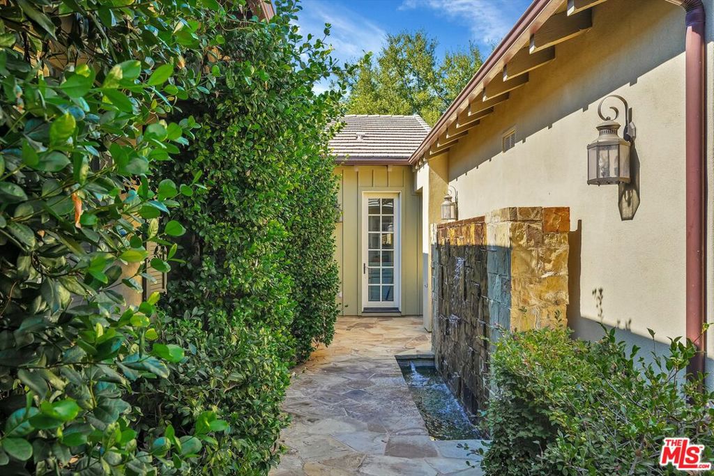 Residential Lease for rent at 29734 Mulholland Highway, Agoura Hills CA featuring 5 beds and 6 baths