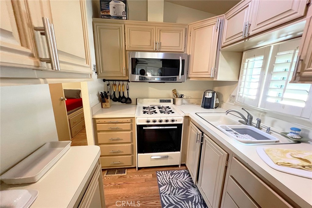 Manufactured In Park for sale at 69801 Ramon Road 124, Cathedral City CA featuring 1 bed and 1 bath