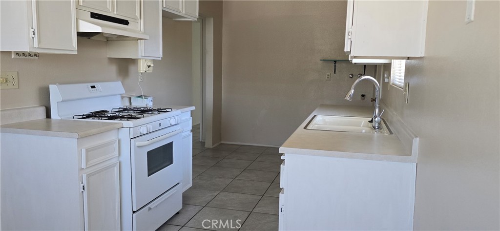 Residential for sale at 1871 Calle Pasito, Hemet CA featuring 2 beds and 1 bath
