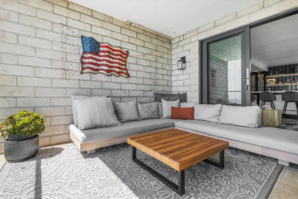 Residential Lease for rent at 410 Corto Lane 9, San Clemente CA featuring 2 beds and 3 baths