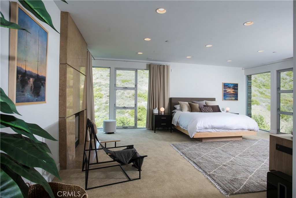 Residential Lease for rent at 533 Temple Hills Drive, Laguna Beach CA featuring 4 beds and 6 baths