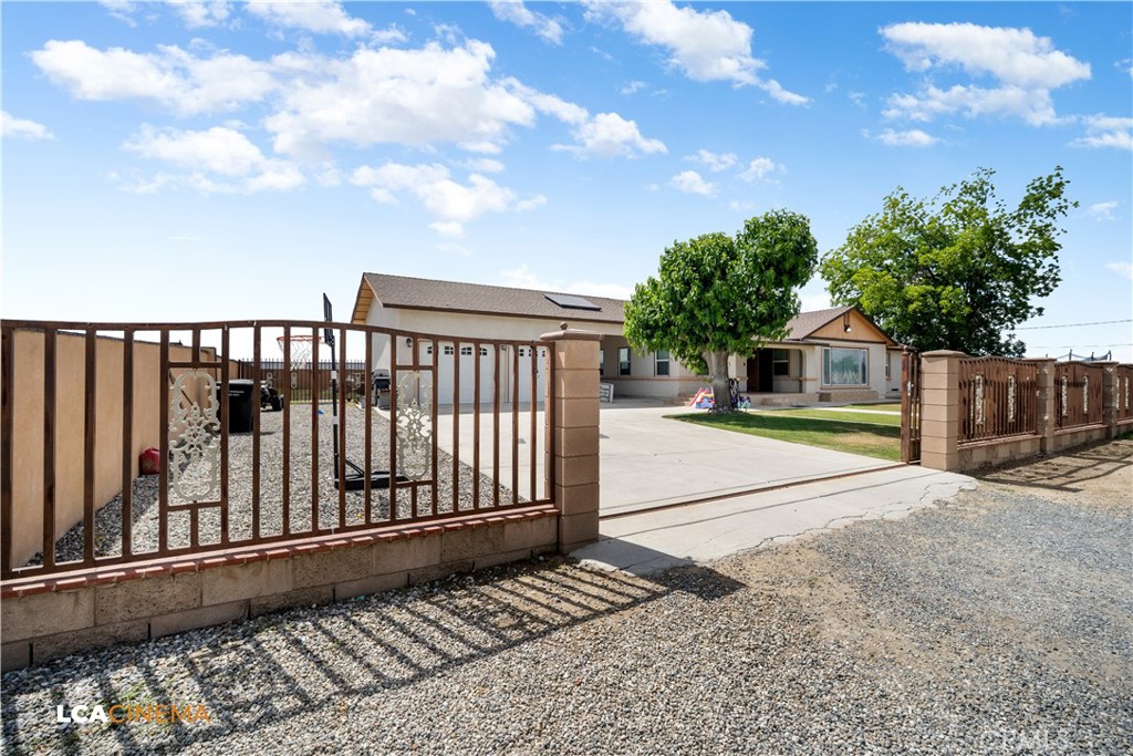 Residential for sale at 13271 Garzoli Avenue, McFarland CA featuring 3 beds and 3 baths