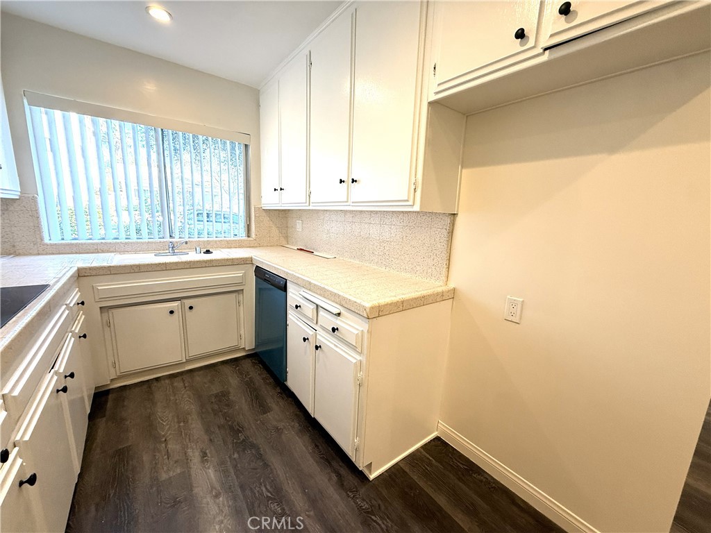 Residential Lease for rent at 525 Fischer 1, Glendale CA featuring 3 beds and 2 baths