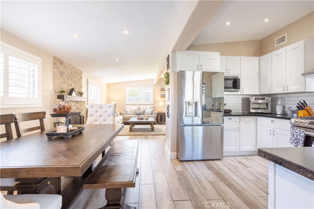 Residential for sale at 27573 Santa Clarita Road, Saugus CA featuring 3 beds and 2 baths