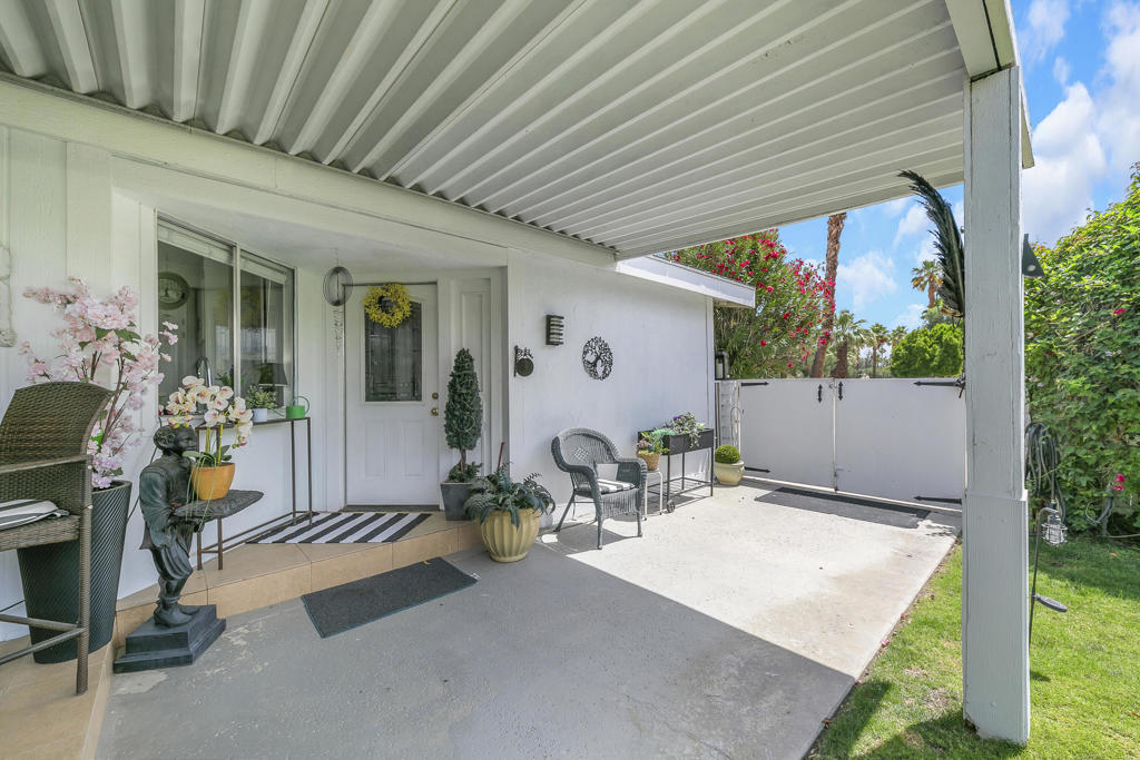 Manufactured In Park for sale at 209 International Boulevard, Rancho Mirage CA featuring 2 beds and 2 baths