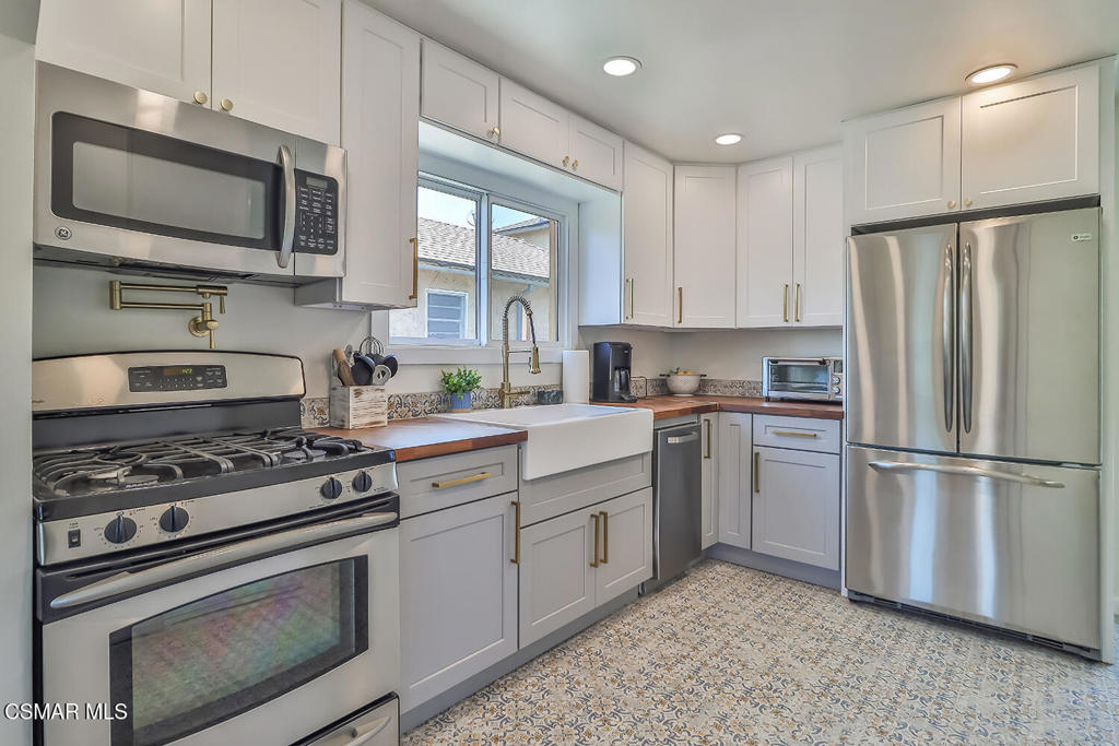 Residential Lease for rent at 59 Lewis Street, Ventura CA featuring 3 beds and 2 baths