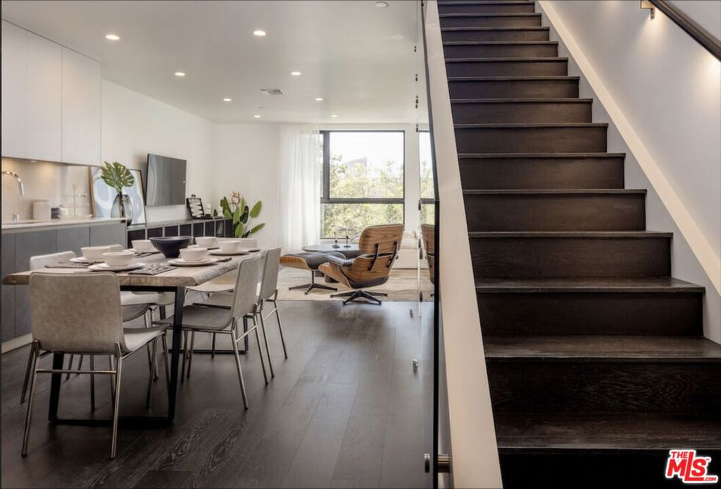 Residential Lease for rent at 724 N Croft Avenue 307, Los Angeles CA featuring 1 bed and 2 baths