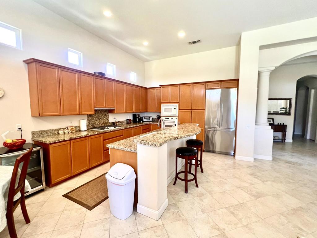 Residential Lease for rent at 18 Via Bella, Rancho Mirage CA featuring 3 beds and 3 baths