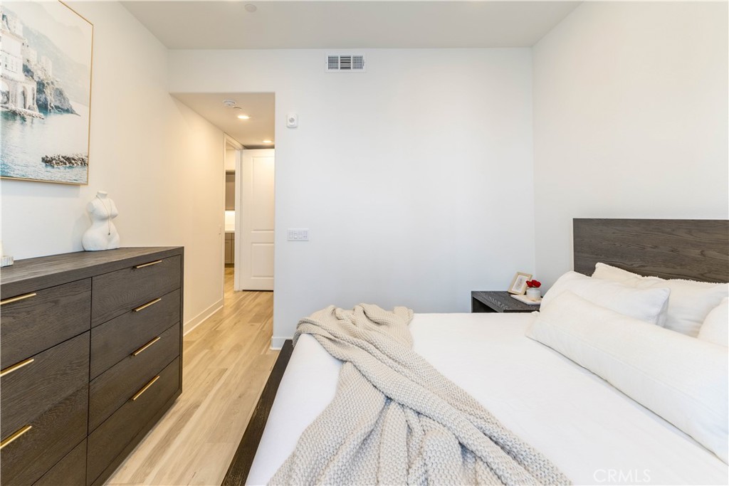 Residential for sale at 147 Sash, Irvine CA featuring 2 beds and 2 baths