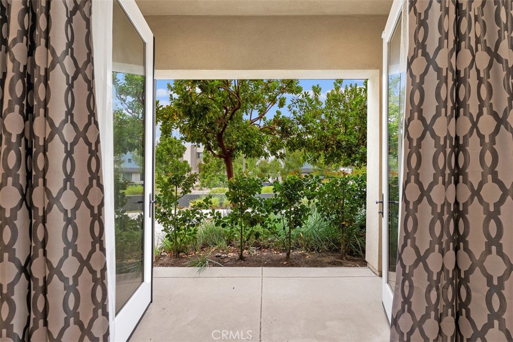 Residential Lease for rent at 179 Follyhatch, Irvine CA featuring 3 beds and 2 baths