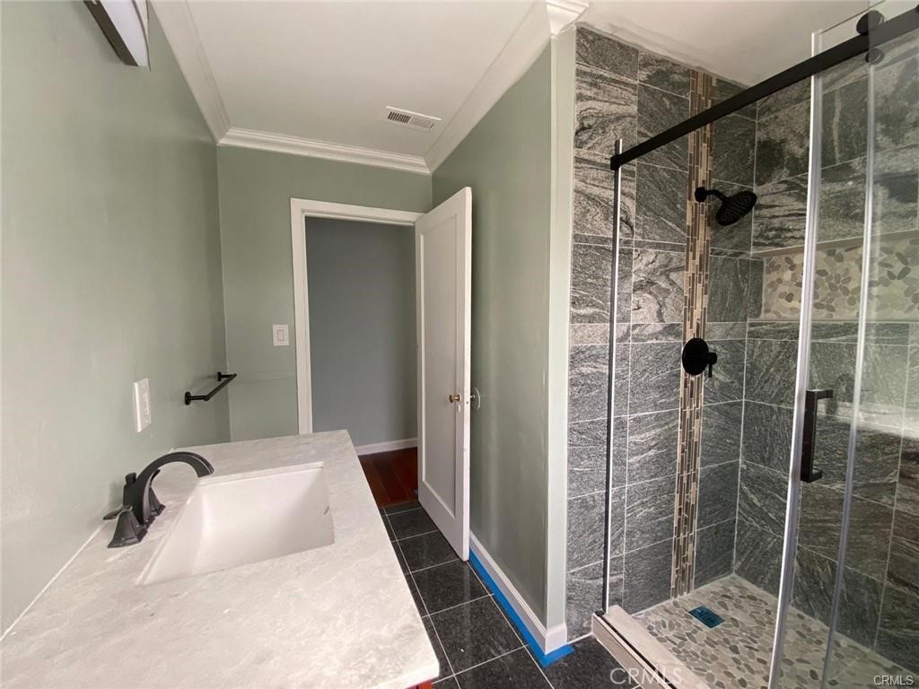 Residential Lease for rent at 2702 99th Avenue, Oakland CA featuring 4 beds and 1 bath