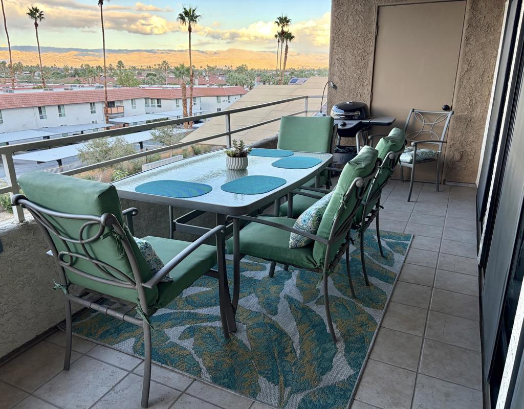 Residential for sale at 470 S Calle Encilia B13, Palm Springs CA featuring 1 bed and 1 bath