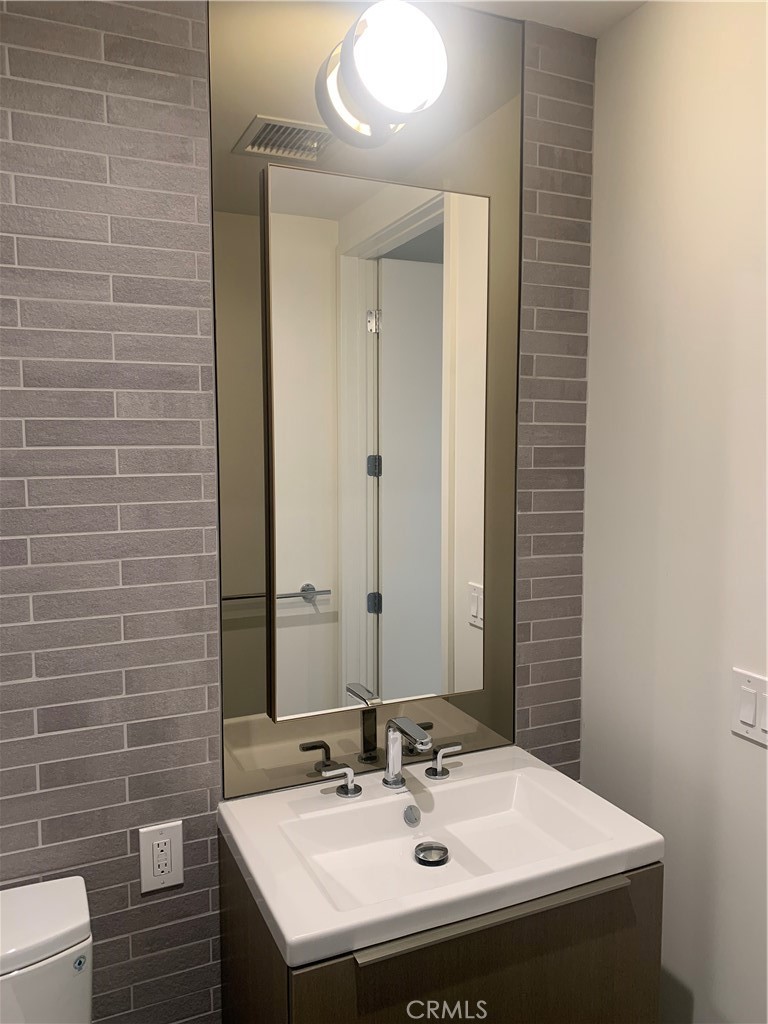 Residential for sale at 889 Francisco Street 2601, Los Angeles CA featuring 1 bed and 2 baths