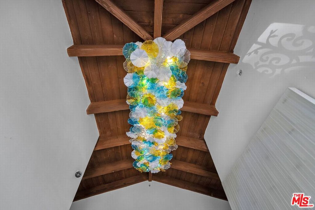 Residential Lease for rent at 3110 Benedict Canyon Drive, Beverly Hills CA featuring 6 beds and 7 baths