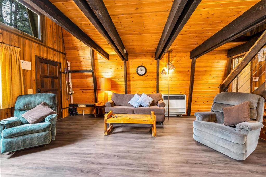 Residential for sale at 39656 Forest Road, Big Bear CA featuring 2 beds and 1 bath