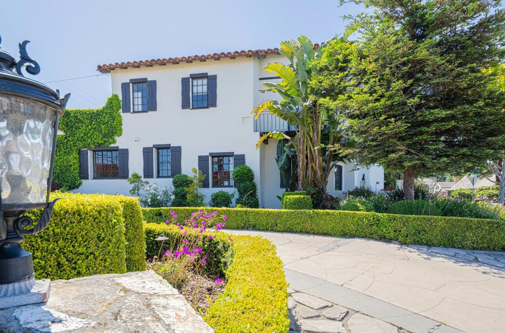 Residential for sale at 1 Santa Lucia Avenue, Salinas CA featuring 6 beds and 4 baths