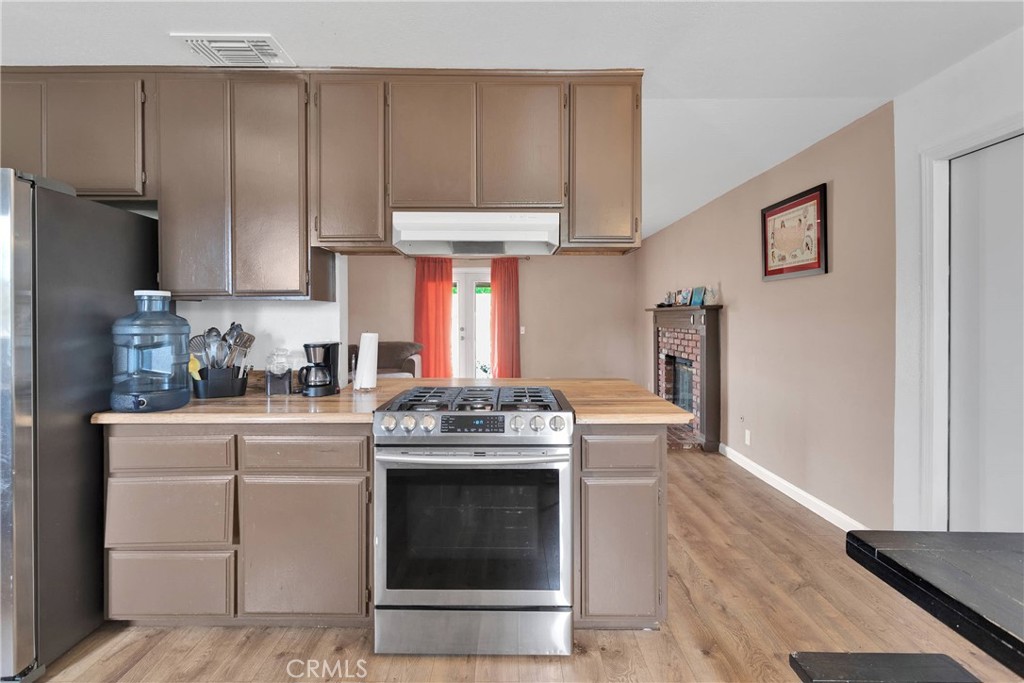 Residential for sale at 8960 Buckthorn Avenue, Hesperia CA featuring 3 beds and 2 baths